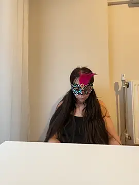 lilyums online show from June 9, 2026, 5:24 pm