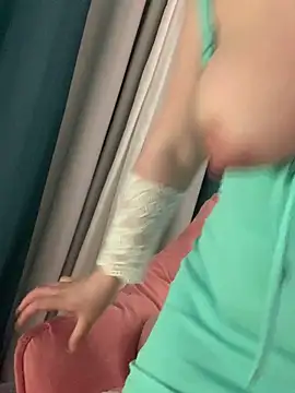 Snapshot of xiaomei89 chatting on March 24, 2026, 1:05 pm xiaomei89 online show from March 24, 2026, 1:05 pm