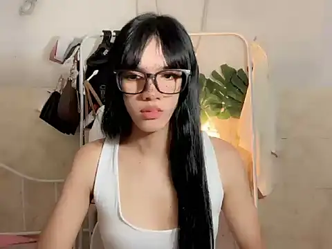 Leijona Milker online show from July 28, 2026, 8:43 am
