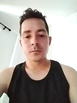 Gabriel leon33 online show from June 25, 2026, 8:02 pm
