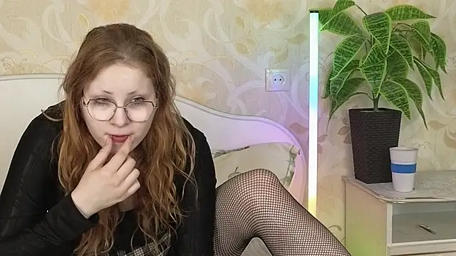 Sophie Starr online show from July 14, 2026, 4:06 am