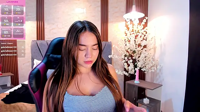 Anissa m  online show from April 15, 2026, 6:59 pm