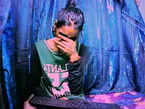 Alanadelray21 online show from July 2, 2026, 5:57 am