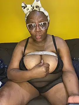 BoobsQueeen online show from June 30, 2026, 4:13 am