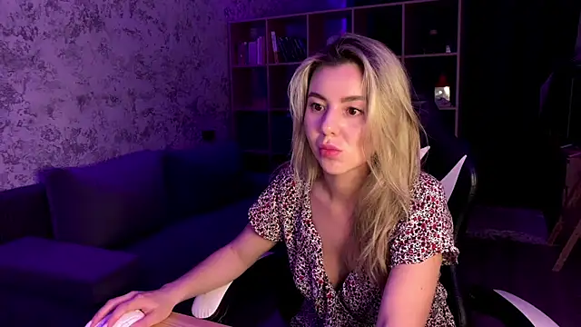 SandyKiss  online show from May 27, 2026, 6:27 pm