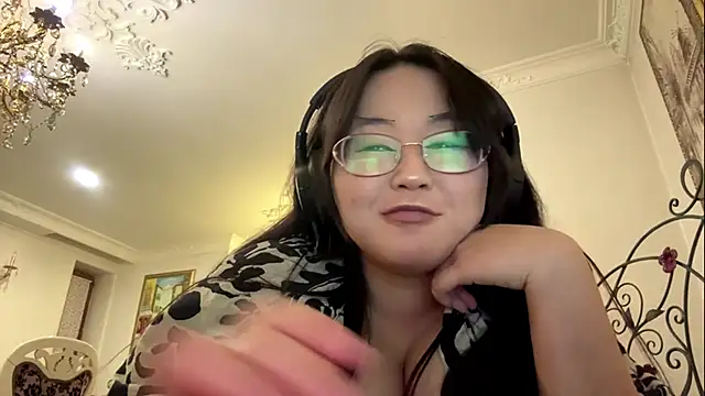 Feylinmay online show from April 25, 2026, 1:41 pm