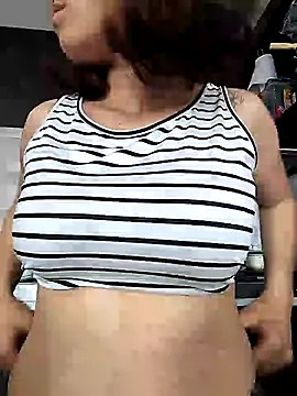 Snapshot of Akhanex01 chatting on June 27, 2026, 6:35 pm Akhanex01 online show from June 27, 2026, 6:35 pm