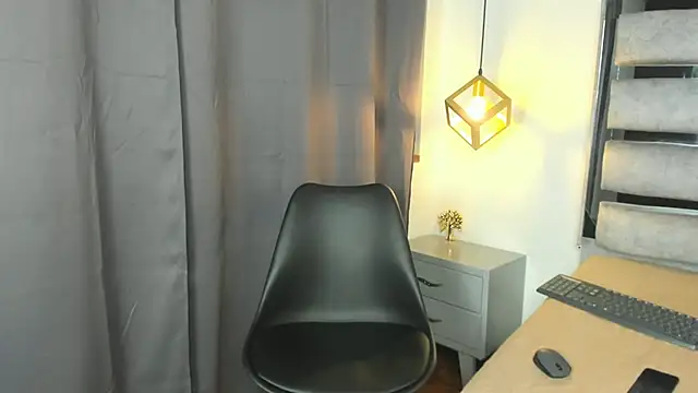 Alantaylorr  online show from July 14, 2026, 4:28 am