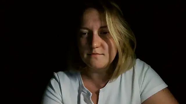 Snapshot of TinaKittyX chatting on June 27, 2026, 8:03 pm TinaKittyX online show from June 27, 2026, 8:03 pm