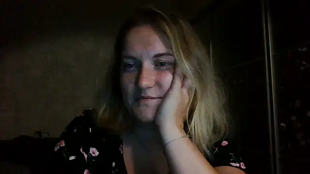 Snapshot of TinaKittyX chatting on August 7, 2026, 8:44 pm TinaKittyX online show from August 7, 2026, 8:44 pm