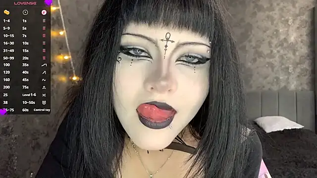 EmilyEmbears online show from June 12, 2026, 6:34 am