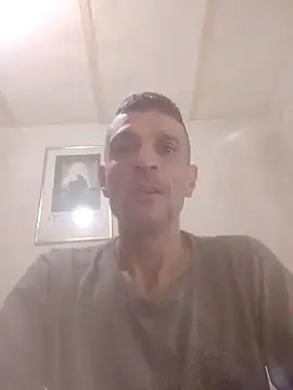 Guillelp online show from June 11, 2026, 12:32 am