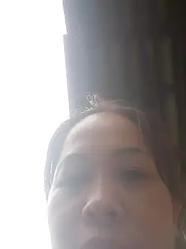 Snapshot of -Luni- chatting on June 20, 2026, 12:14 am -Luni- online show from June 20, 2026, 12:14 am