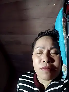 Snapshot of -Luni- chatting on July 21, 2026, 5:54 am -Luni- online show from July 21, 2026, 5:54 am