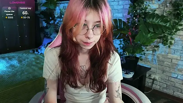 Alice Nyx online show from July 12, 2026, 8:33 pm
