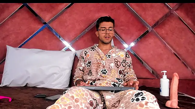 RodrigoColby2 online show from June 8, 2026, 2:34 am