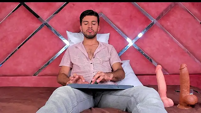 RodrigoColby2 online show from June 26, 2026, 4:06 am