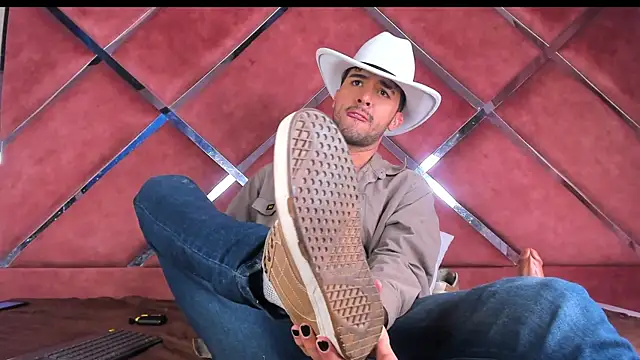 RodrigoColby2 online show from July 6, 2026, 1:24 am
