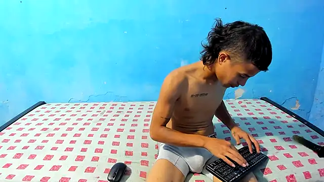 Snapshot of Junior_bebe chatting on July 12, 2026, 8:05 am Junior bebe online show from July 12, 2026, 8:05 am
