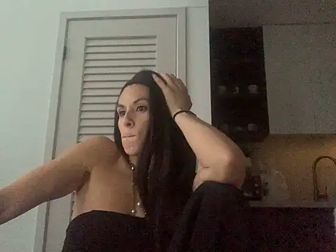 VixenBlade online show from May 6, 2026, 2:40 am