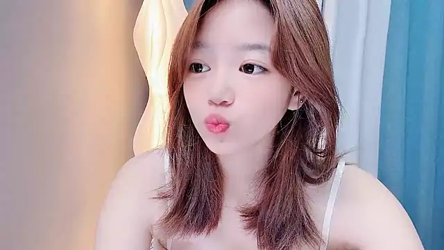 Snapshot of Lilababy00 chatting on July 6, 2026, 4:09 am Lilababy00 online show from July 6, 2026, 4:09 am