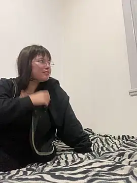 cherryxxox online show from May 6, 2026, 2:08 am