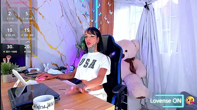 Snapshot of Dafne_kee chatting on June 26, 2026, 2:43 pm Dafne kee online show from June 26, 2026, 2:43 pm