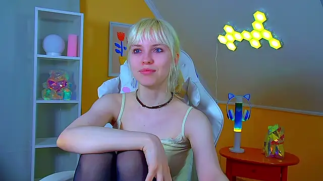 HannahHollis online show from July 9, 2026, 6:23 pm