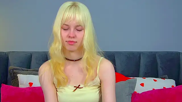 HannahHollis online show from July 10, 2026, 6:28 am