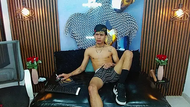 Skinny cute Alyer online show from July 7, 2026, 7:09 am