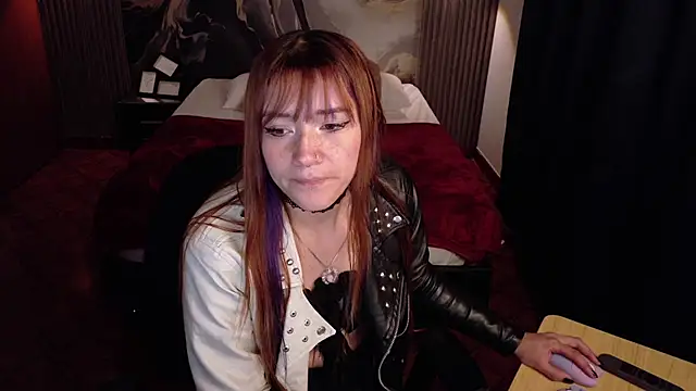 Emily Cherry  online show from May 15, 2026, 1:51 pm