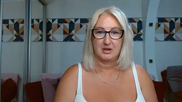 Snapshot of DianaFrances chatting on June 28, 2026, 1:28 pm DianaFrances online show from June 28, 2026, 1:28 pm