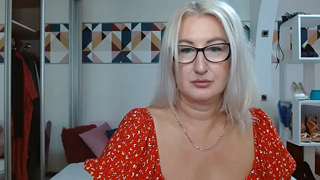 Snapshot of DianaFrances chatting on July 18, 2026, 1:15 pm DianaFrances online show from July 18, 2026, 1:15 pm