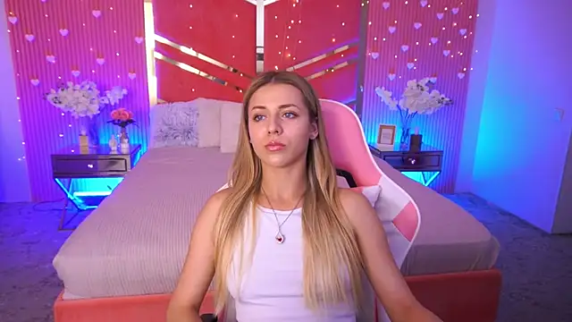 DoveLovee online show from June 16, 2026, 12:08 pm