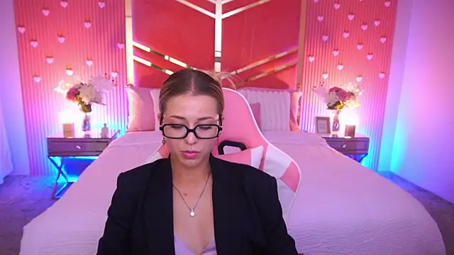 DoveLovee online show from July 10, 2026, 5:56 am