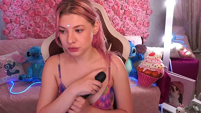 PinkyTrix online show from June 5, 2026, 5:58 am
