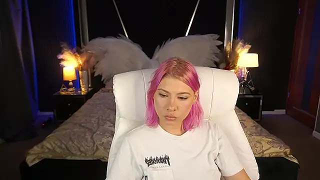 PinkyTrix online show from July 14, 2026, 7:19 pm