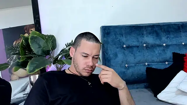 Aronandmoli69 online show from June 21, 2026, 11:24 am