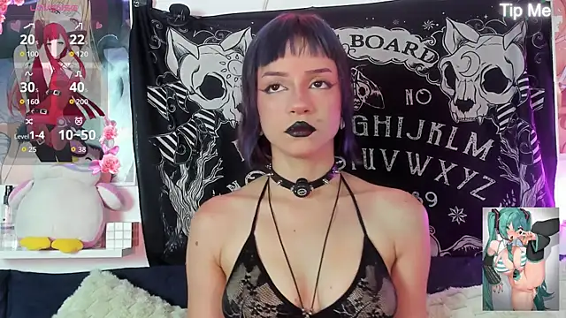 LaxiViolet online show from May 3, 2026, 8:15 pm