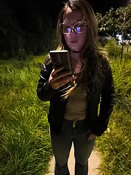 Snapshot of VALELUXX chatting on June 25, 2026, 1:27 am VALELUXX online show from June 25, 2026, 1:27 am
