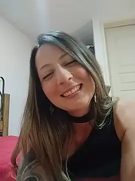 Snapshot of VALELUXX chatting on August 7, 2026, 2:35 am VALELUXX online show from August 7, 2026, 2:35 am