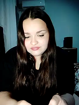 estrell4 online show from July 1, 2026, 10:42 pm