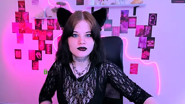 nikki kiss  online show from May 25, 2026, 9:15 am