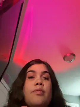 Snapshot of Islandmamita chatting on May 1, 2026, 5:12 am Islandmamita online show from May 1, 2026, 5:12 am