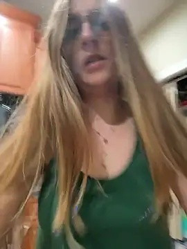 Snapshot of prettykitttty chatting on July 11, 2026, 3:37 pm prettykitttty online show from July 11, 2026, 3:37 pm