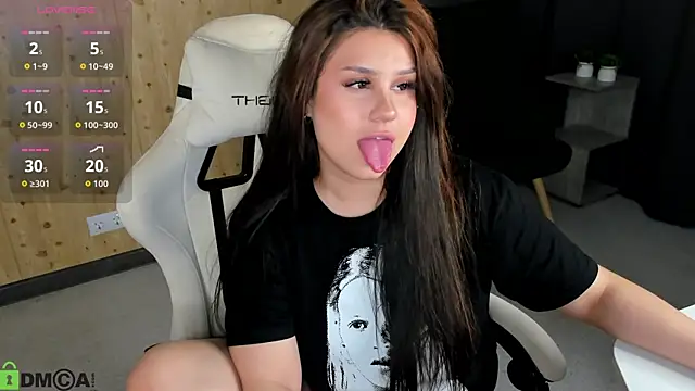 nicolewoss online show from July 2, 2026, 3:06 am