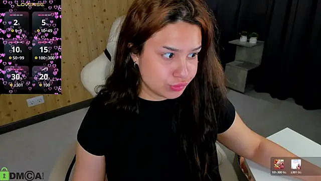 nicolewoss online show from July 10, 2026, 4:28 am