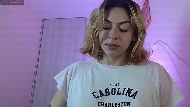 Snapshot of aprildumont chatting on July 18, 2026, 10:30 am aprildumont online show from July 18, 2026, 10:30 am