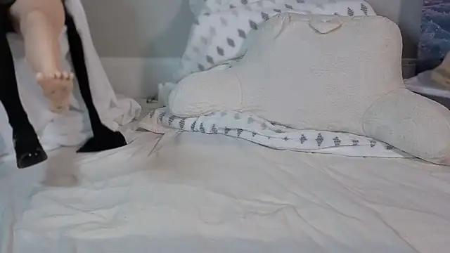 ZorynaDollHouse online show from May 16, 2026, 12:07 am