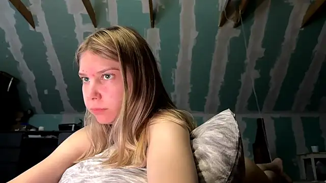 Skinny girl  online show from May 12, 2026, 6:38 pm